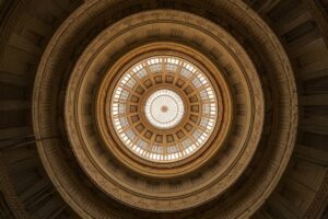 Visites de monuments : transmettre l’histoire et nourrir la mémoire collective